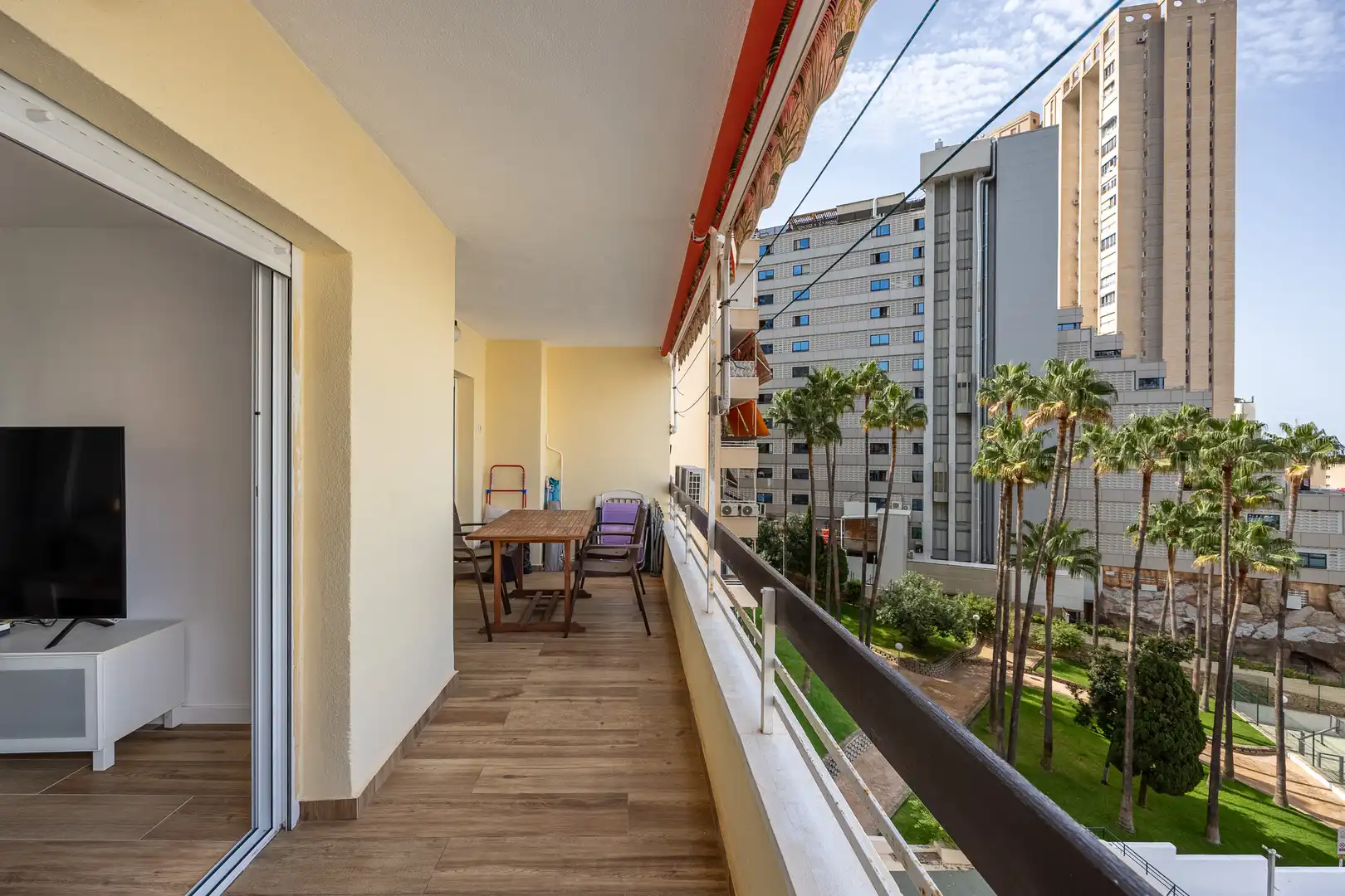 Terraza de Piso en venta en Benidorm con Piscina, Amueblado y Piscina comunitaria