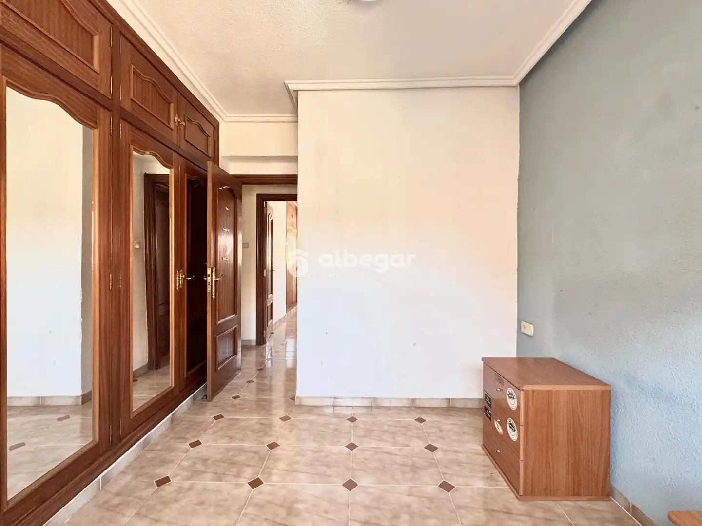 Piso en venta en Valencia con Terraza, Trastero y Horno