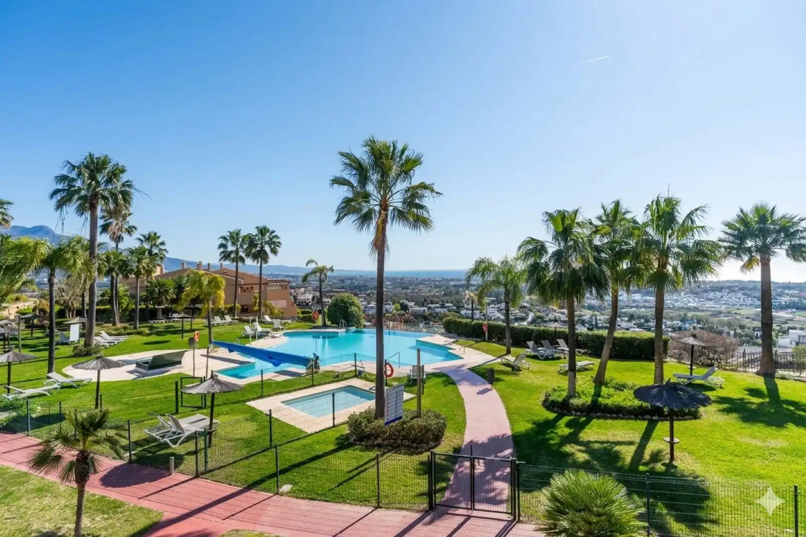 Apartamento con piscina en venta en Benahavís pueblo