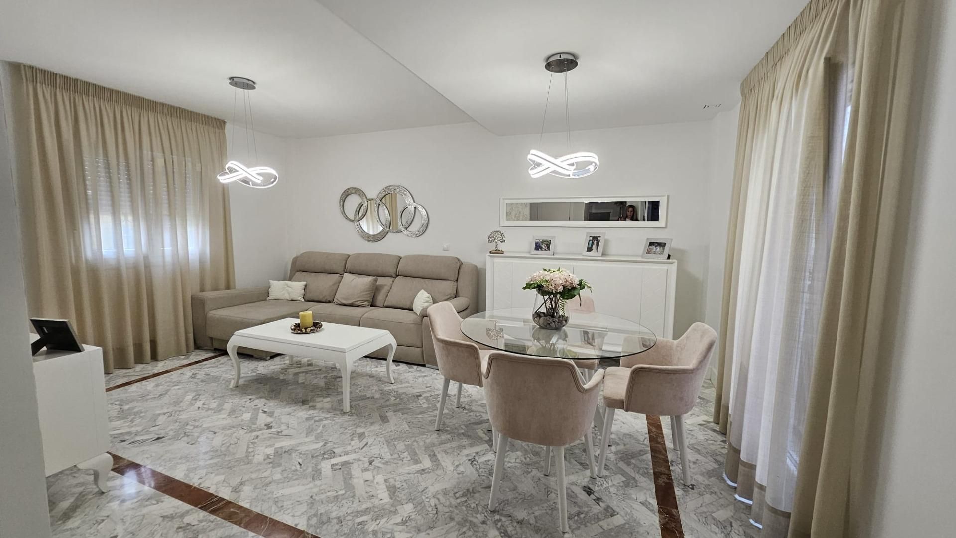 Sala de estar de Casa adosada en venta en Los Barrios con Terraza y Trastero