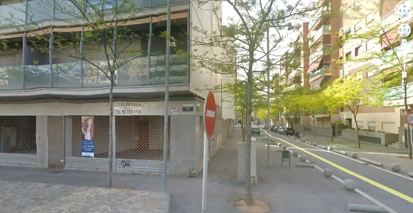 Vista exterior de Local en venda en Barberà del Vallès