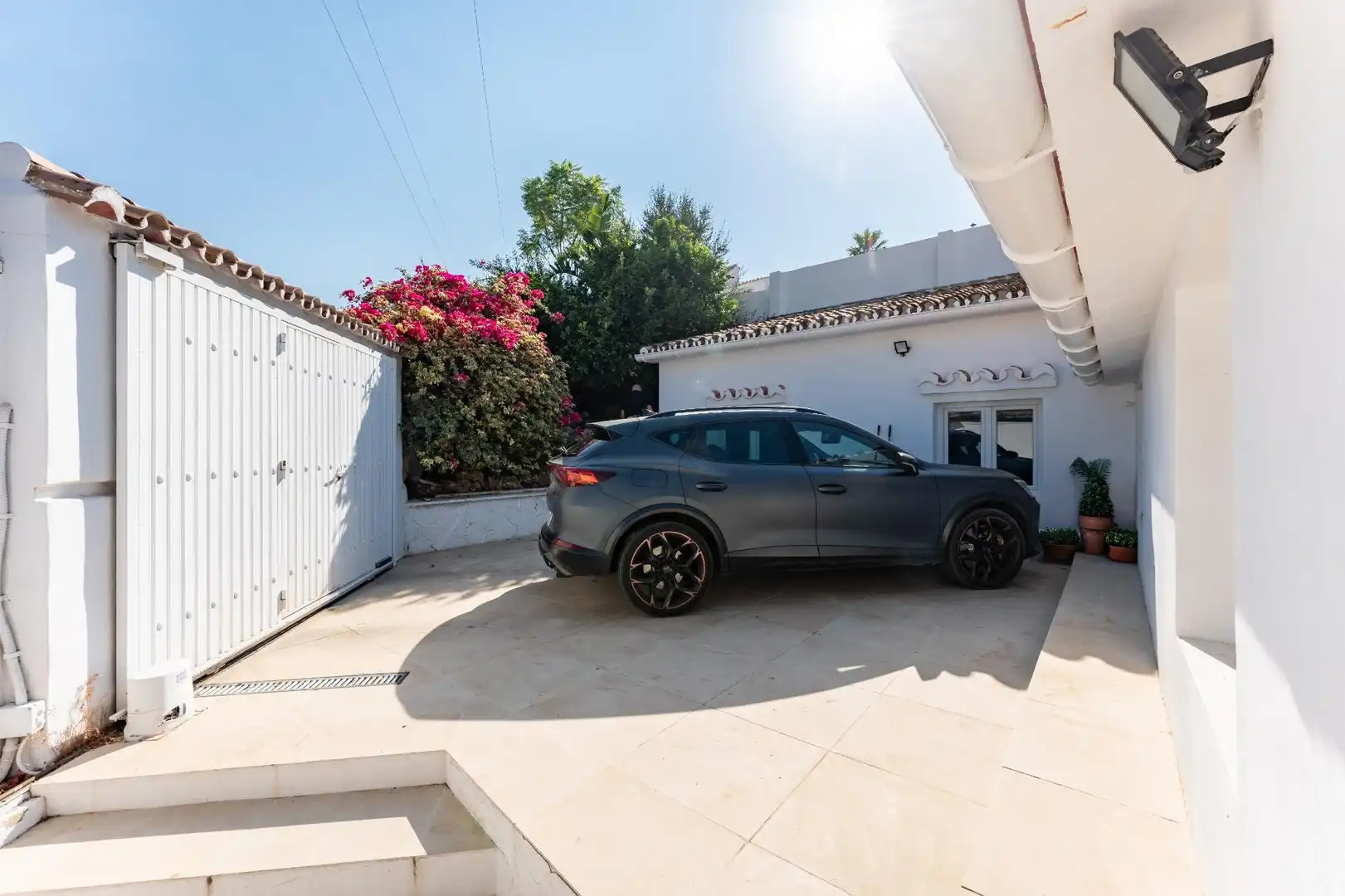 Vista exterior de Casa o xalet en venda en Benalmádena amb Aire condicionat, Calefacció i Jardí privat