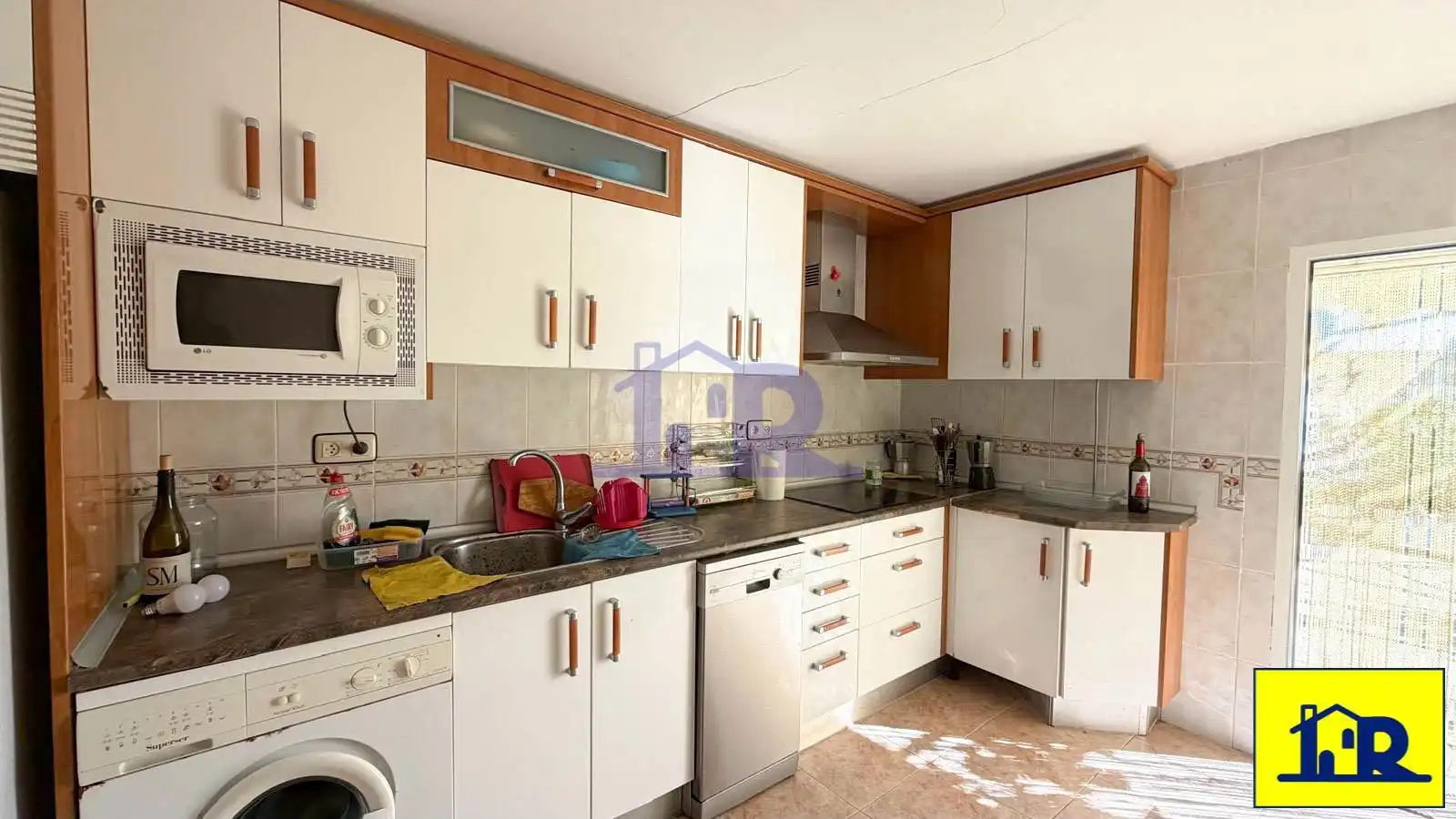 Cuina de Casa o xalet en venda en Cañada del Hoyo amb Calefacció, Terrassa i Traster