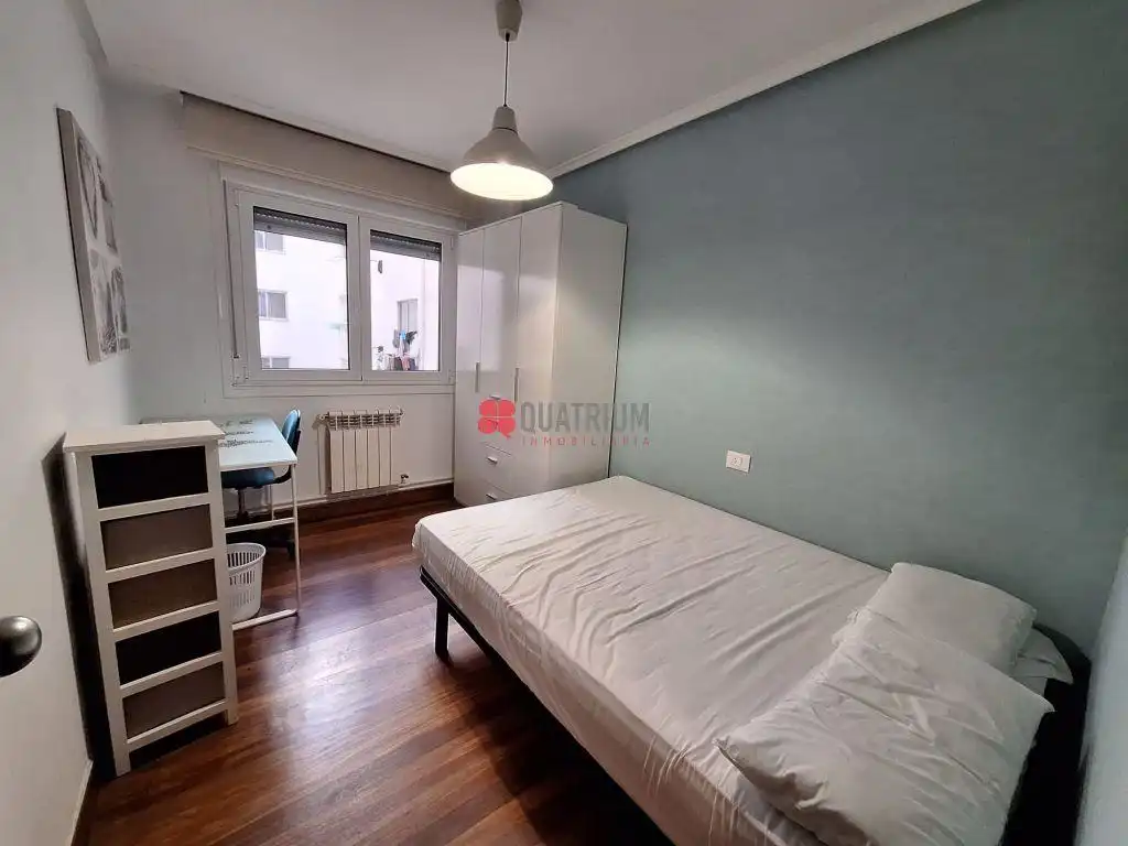 Bedroom of Flat for rent in Santiago de Compostela   with Furnished