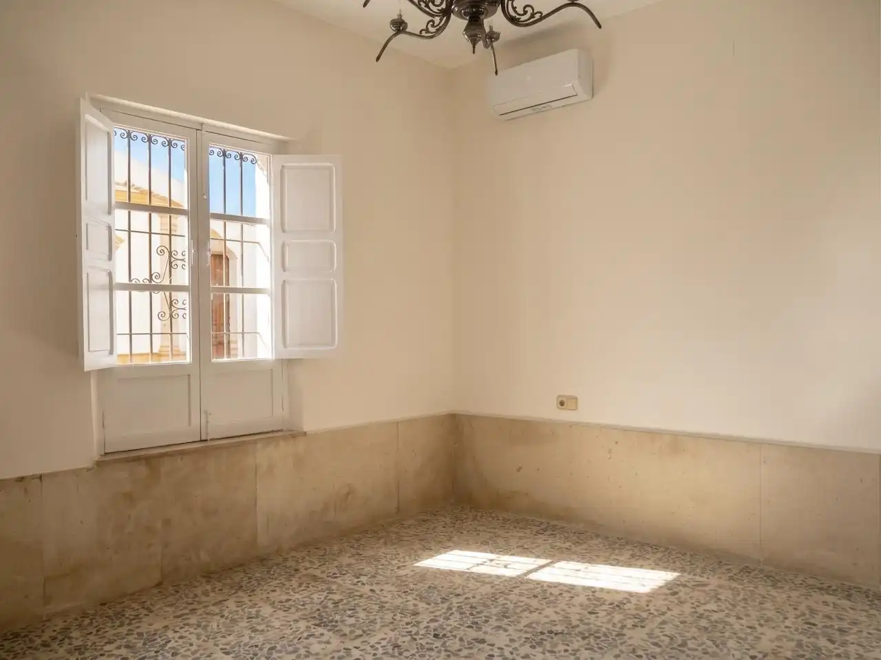 Casa adosada en venta en Umbrete con Aire acondicionado, Terraza y Balcón