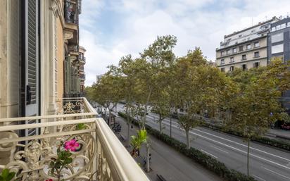 Exterior view of Flat for sale in  Barcelona Capital  with Air Conditioner and Balcony