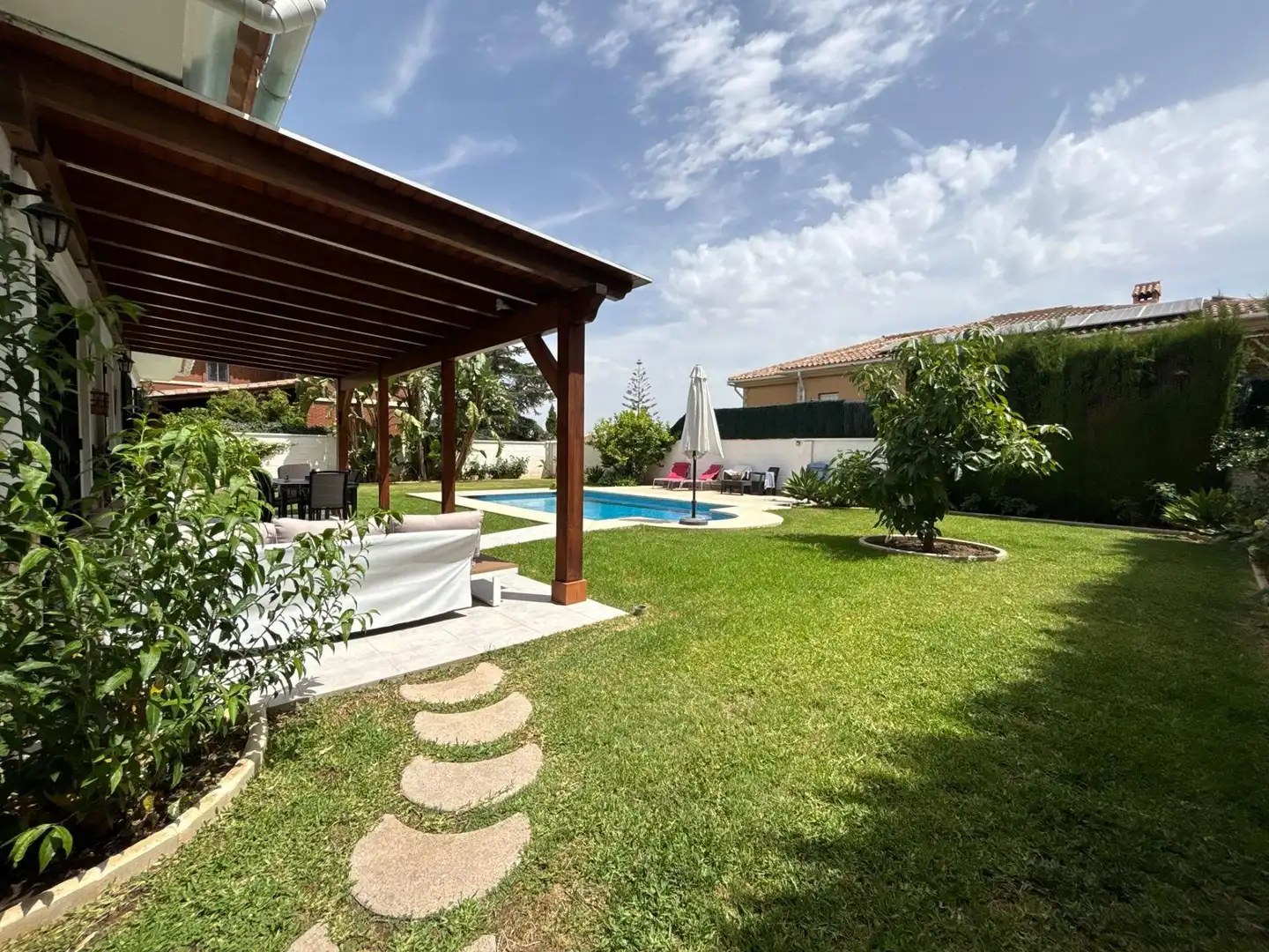Jardí de Casa o xalet en venda en Alhaurín de la Torre amb Aire condicionat, Terrassa i Traster