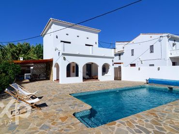 Villa con piscina in vendita a LES SENIES