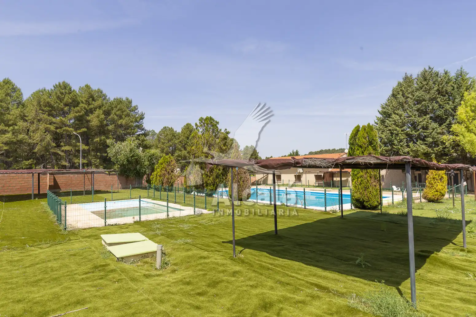 Swimming pool of Residential for sale in Trillo