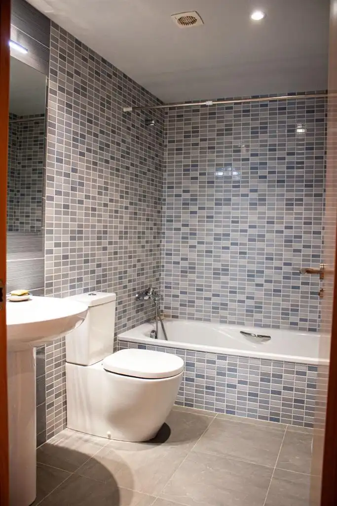 Baño de Dúplex en venta en Llançà con Aire acondicionado, Calefacción y Terraza