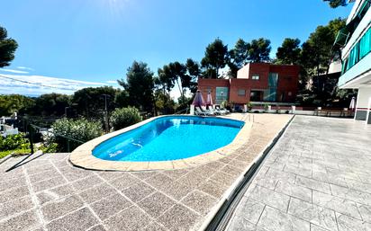 Swimming pool of Flat for sale in Castelldefels  with Air Conditioner, Heating and Parquet flooring