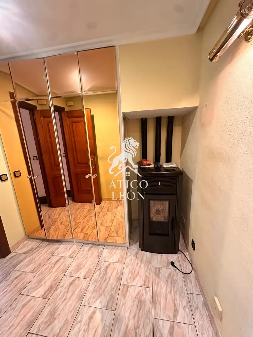 Casa o chalet en venta en León Capital  con Calefacción, Terraza y Trastero