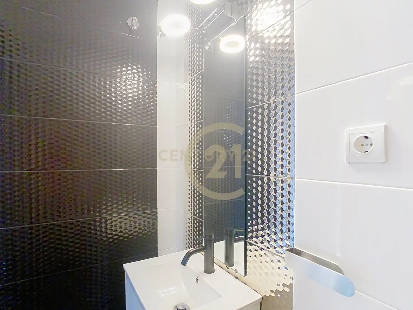 Baño de Apartamento en venta en Álora con Aire acondicionado, Alarma y Piscina comunitaria