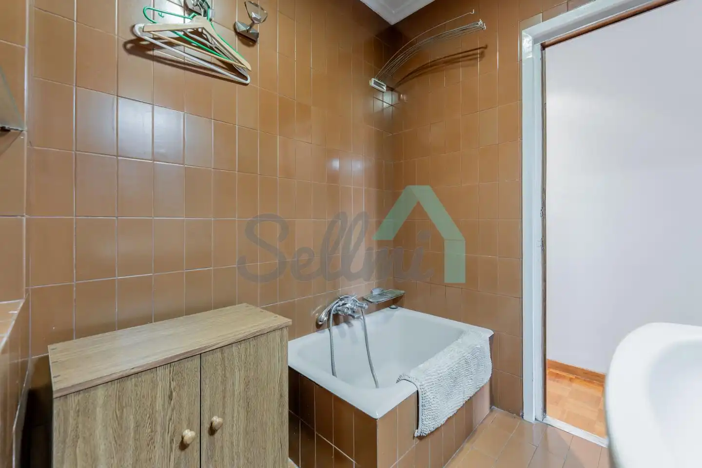 Bathroom of Flat for share in Oviedo   with Heating, Parquet flooring and Furnished