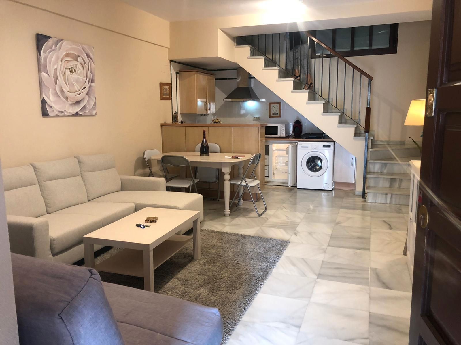 Sala d'estar de Dúplex de lloguer en Sanlúcar de Barrameda amb Aire condicionat, Moblat i Rentadora