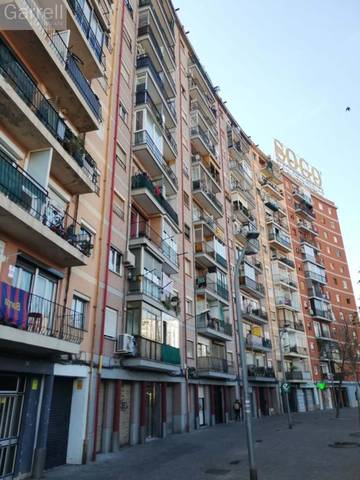 Piso en Venta en AV CORTS CATALANES 
Es: Pl: Pt:
 SANT ADRIA DE B en Sant Adriá Nord