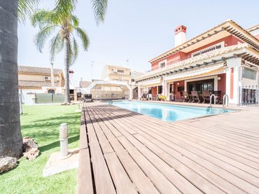 Casa con piscina en venta en Santiago de la Ribera