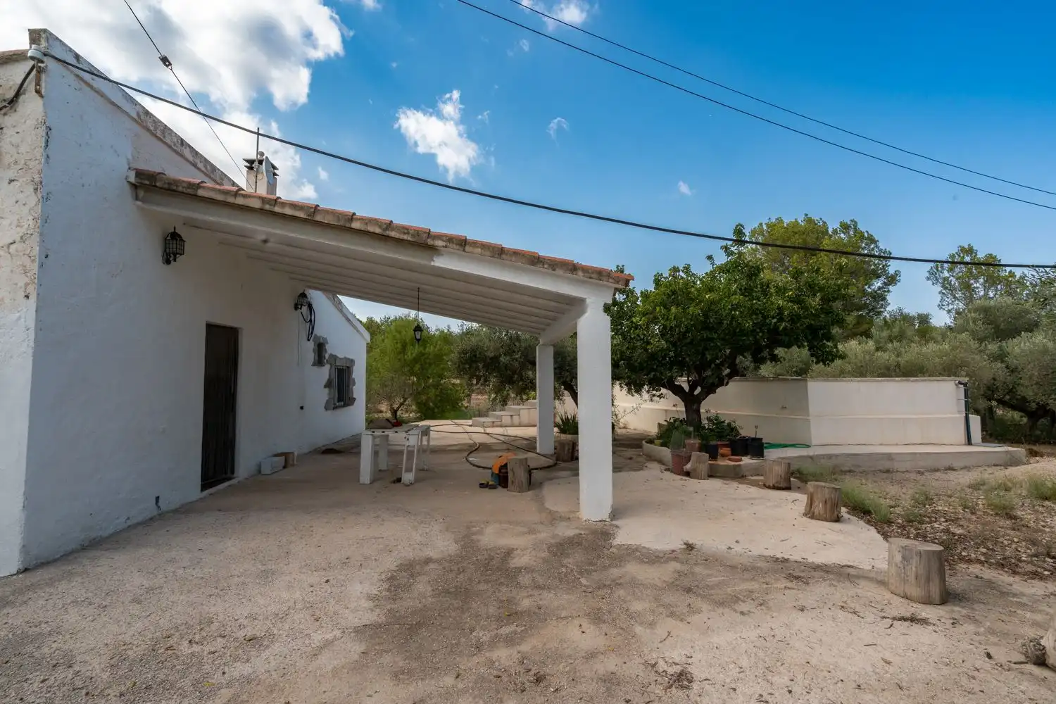 Vista exterior de Casa o xalet en venda en Tortosa amb Traster, Piscina i Moblat