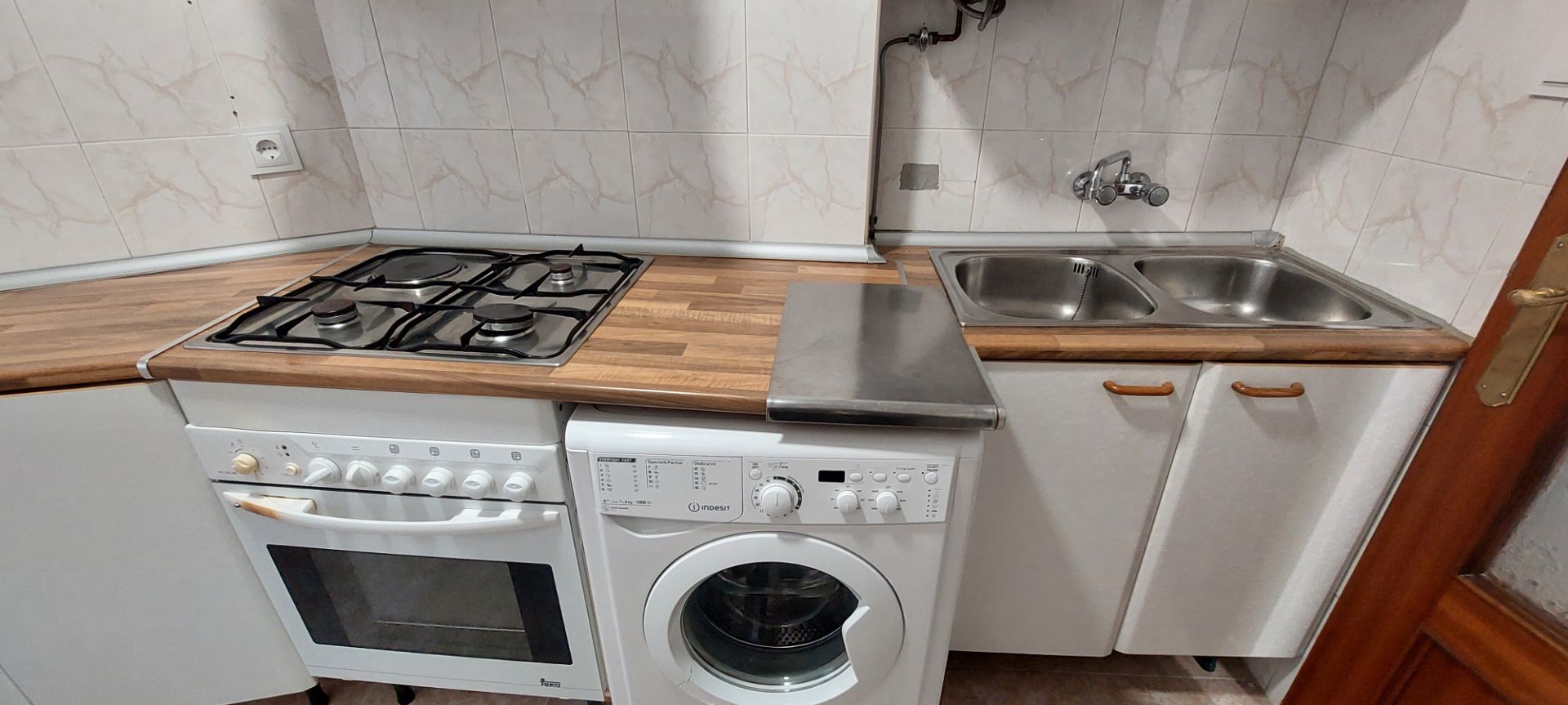 Cocina de Piso en venta en  Madrid Capital con Calefacción, Terraza y Trastero