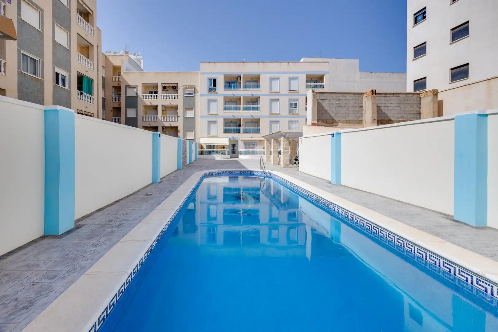 Piscina de Apartamento en venta en Torrevieja con Aire acondicionado, Terraza y Trastero