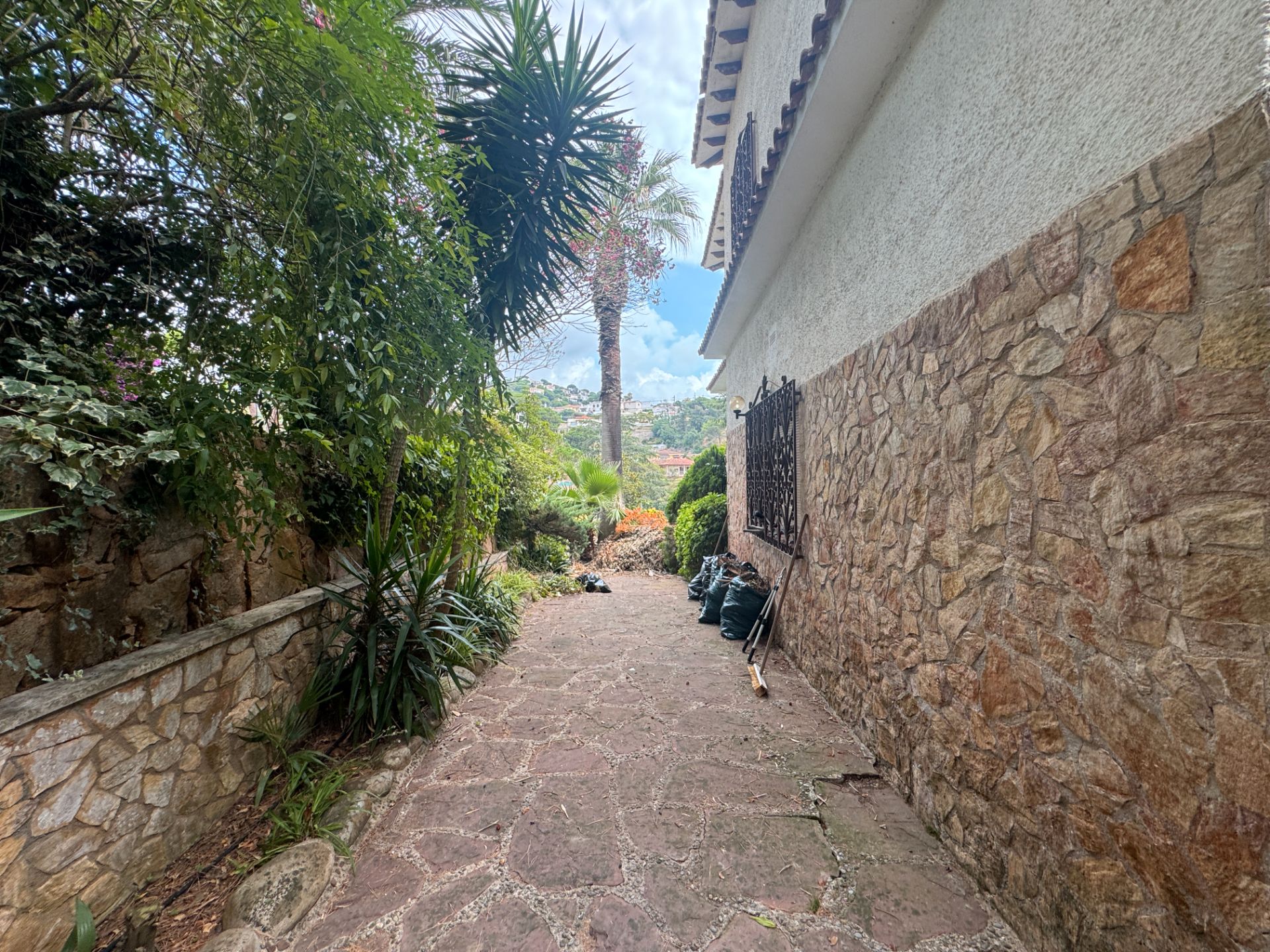 Vista exterior de Casa o xalet en venda en Lloret de Mar amb Calefacció, Jardí privat i Terrassa