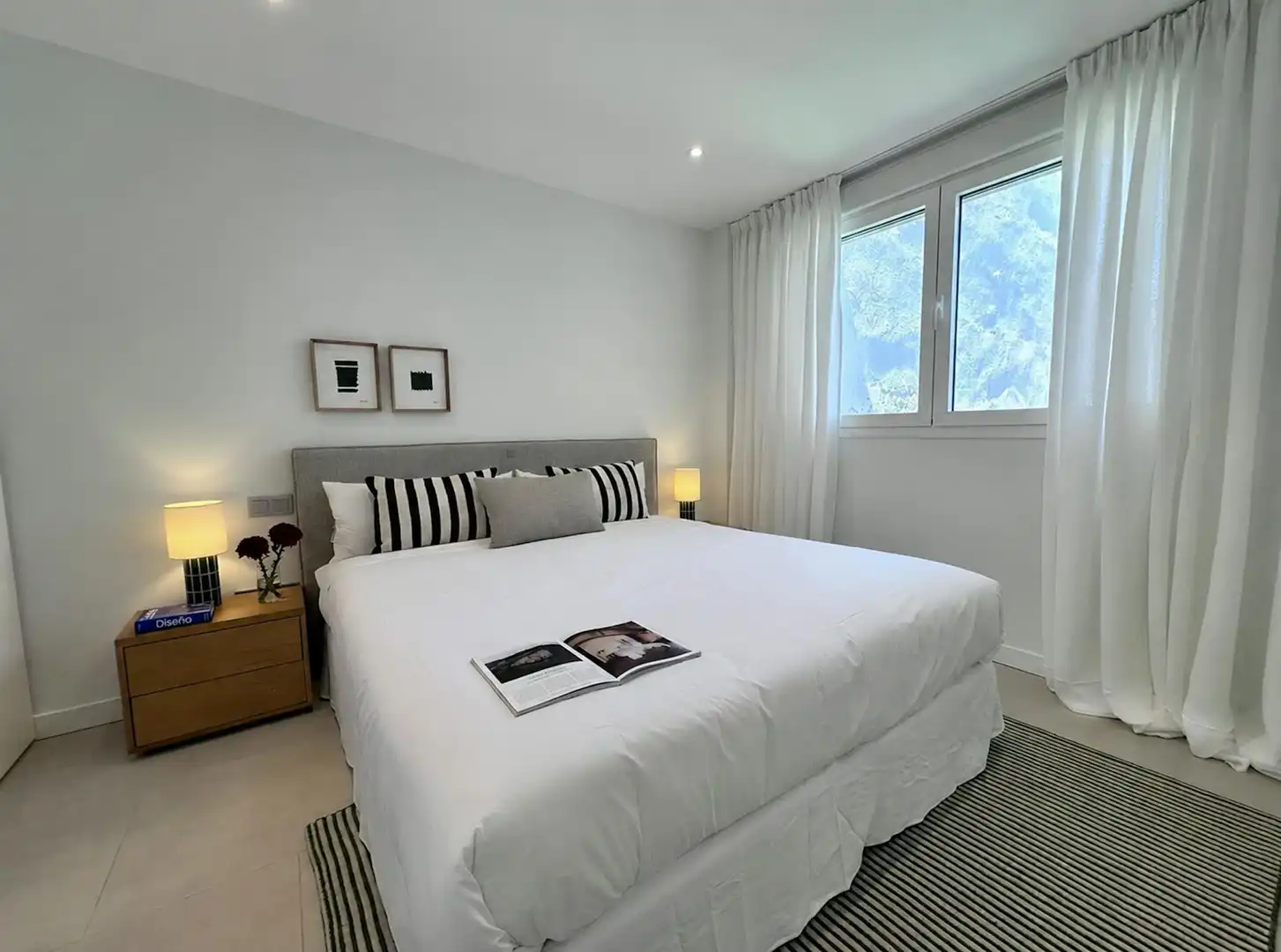 Schlafzimmer von Wohnung zur Miete in Madrid mit Klimaanlage, Privatgarten und Möbliert