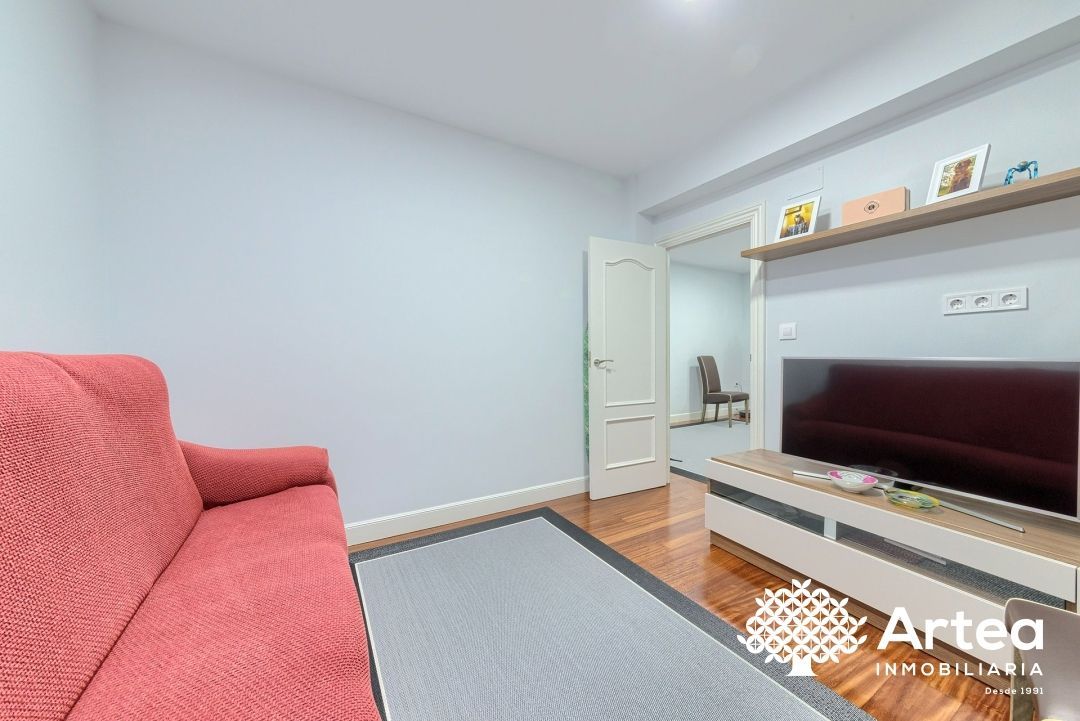 Living room of Flat for sale in Bilbao   with Heating, Storage room and Furnished