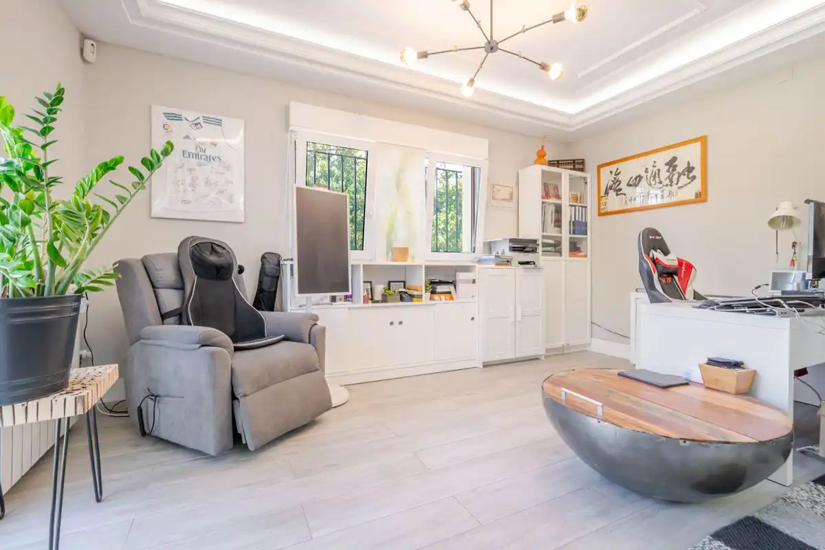 Sala de estar de Casa o chalet en venta en Boadilla del Monte con Aire acondicionado, Calefacción y Jardín privado