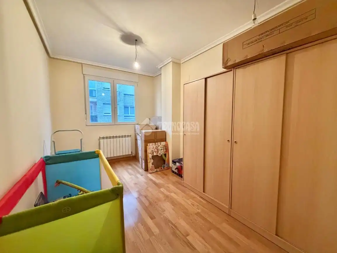 Bedroom of Flat for sale in Palencia  with Heating, Terrace and Storage room