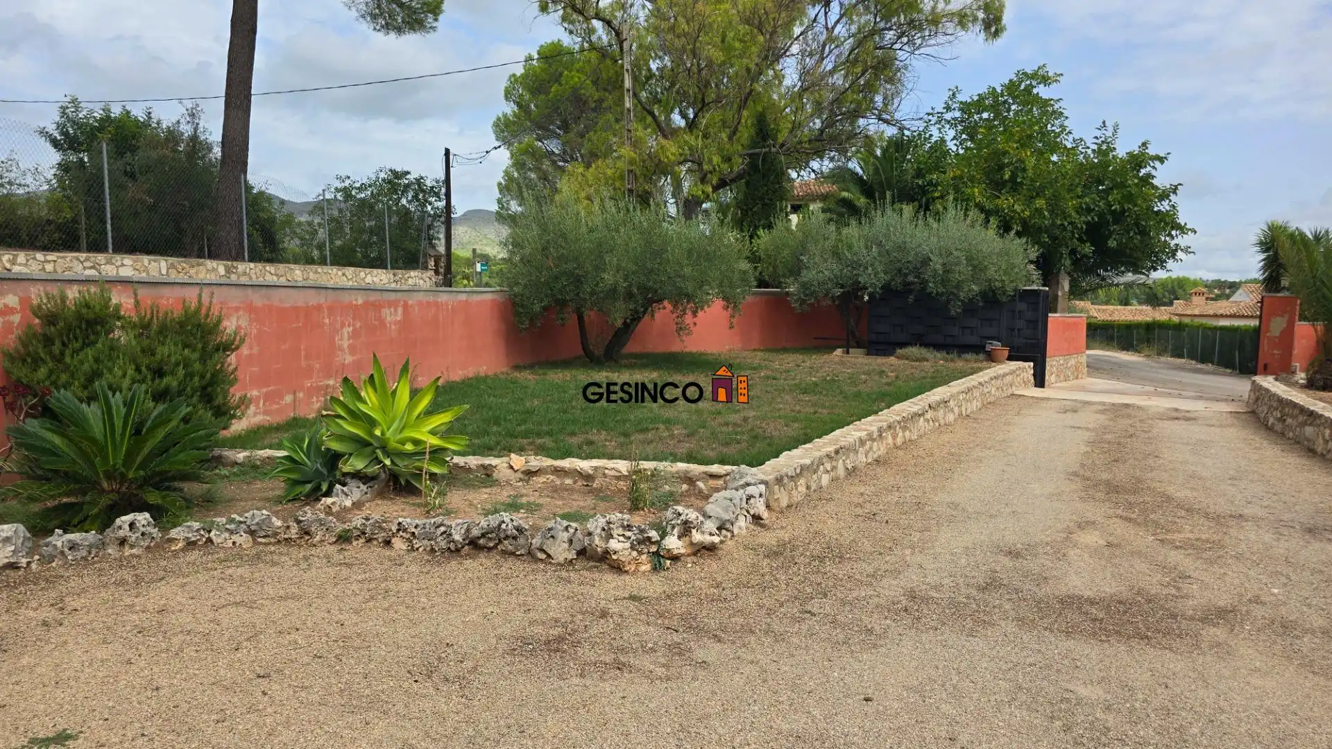 Houses for sale in Ontinyent  with Air Conditioner, Private garden and Storage room