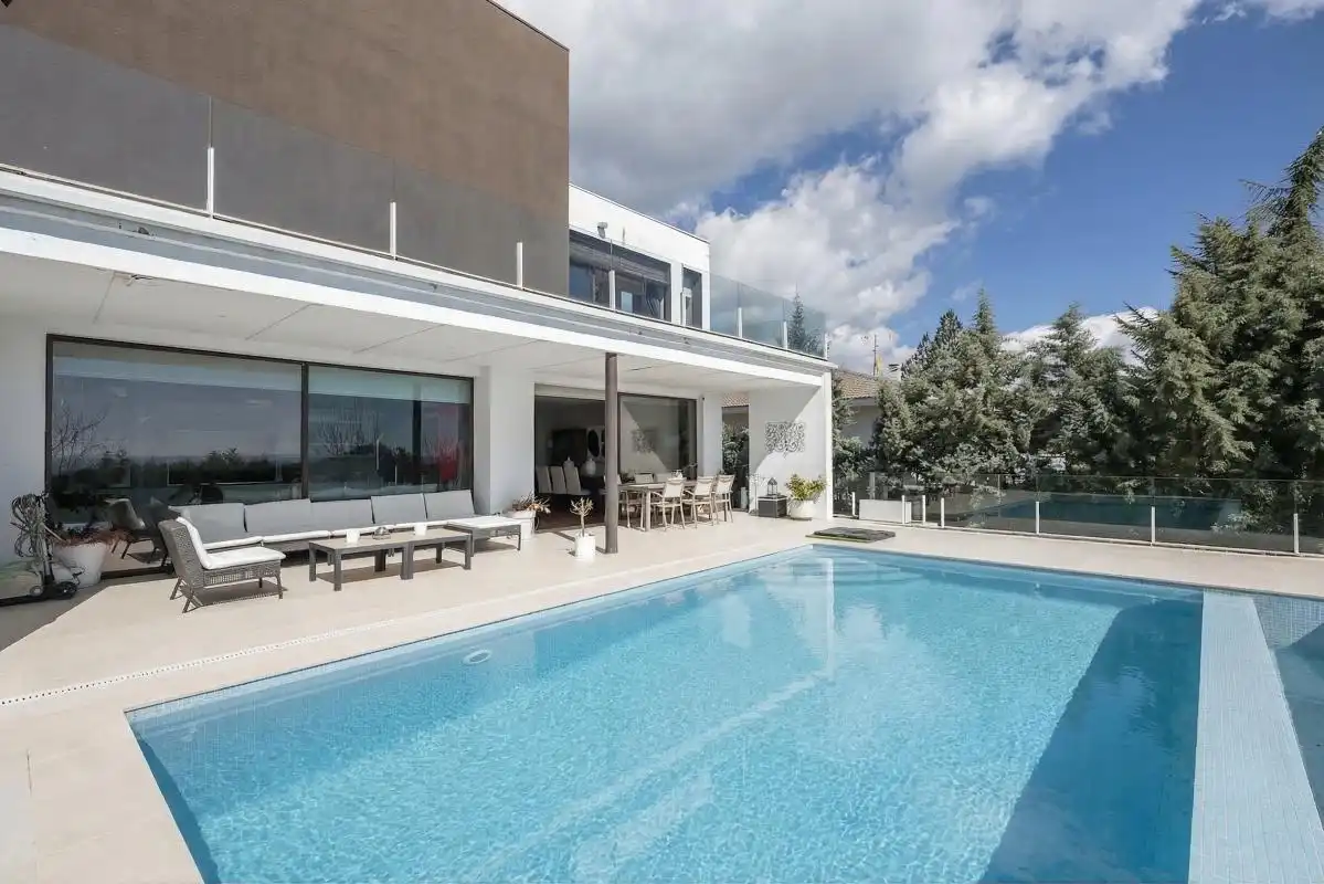 Piscina de Casa o xalet en venda en Valdemorillo amb Calefacció, Jardí privat i Terrassa