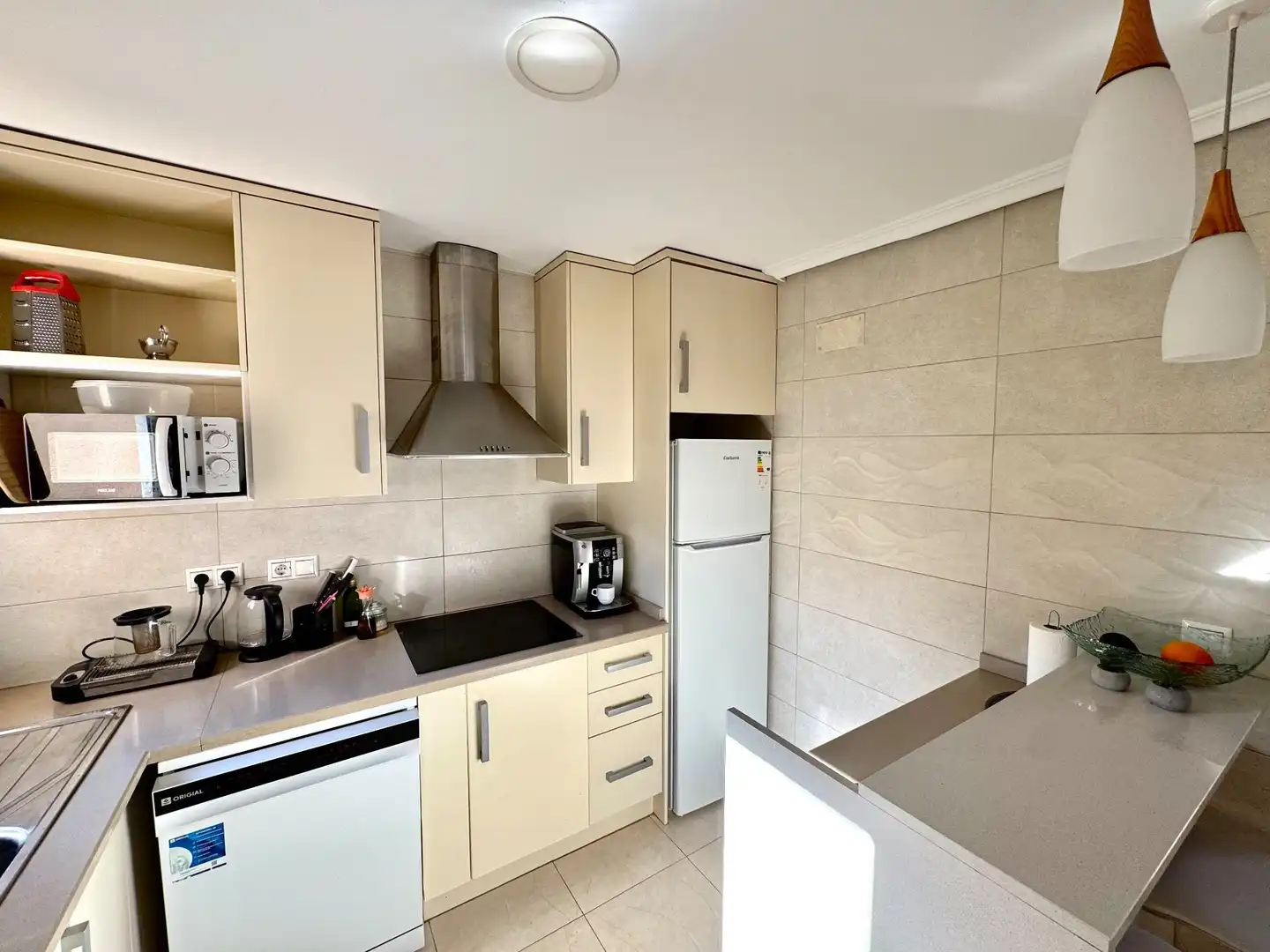 Cuina de Casa o xalet de lloguer en Torrevieja amb Aire condicionat, Terrassa i Moblat