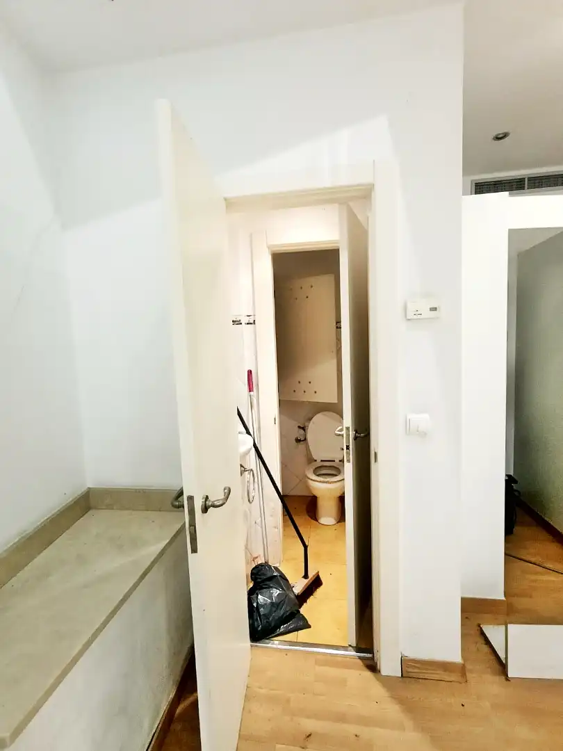 Bathroom of Commercial properties for rent in Torrelavega 