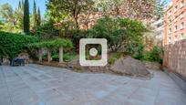 Jardín de Piso en venta en  Barcelona Capital con Terraza