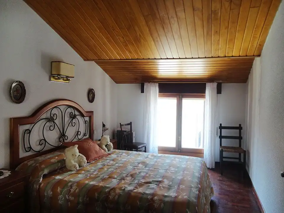Dormitori de Finca rústica en venda en Riocavado de la Sierra amb Moblat