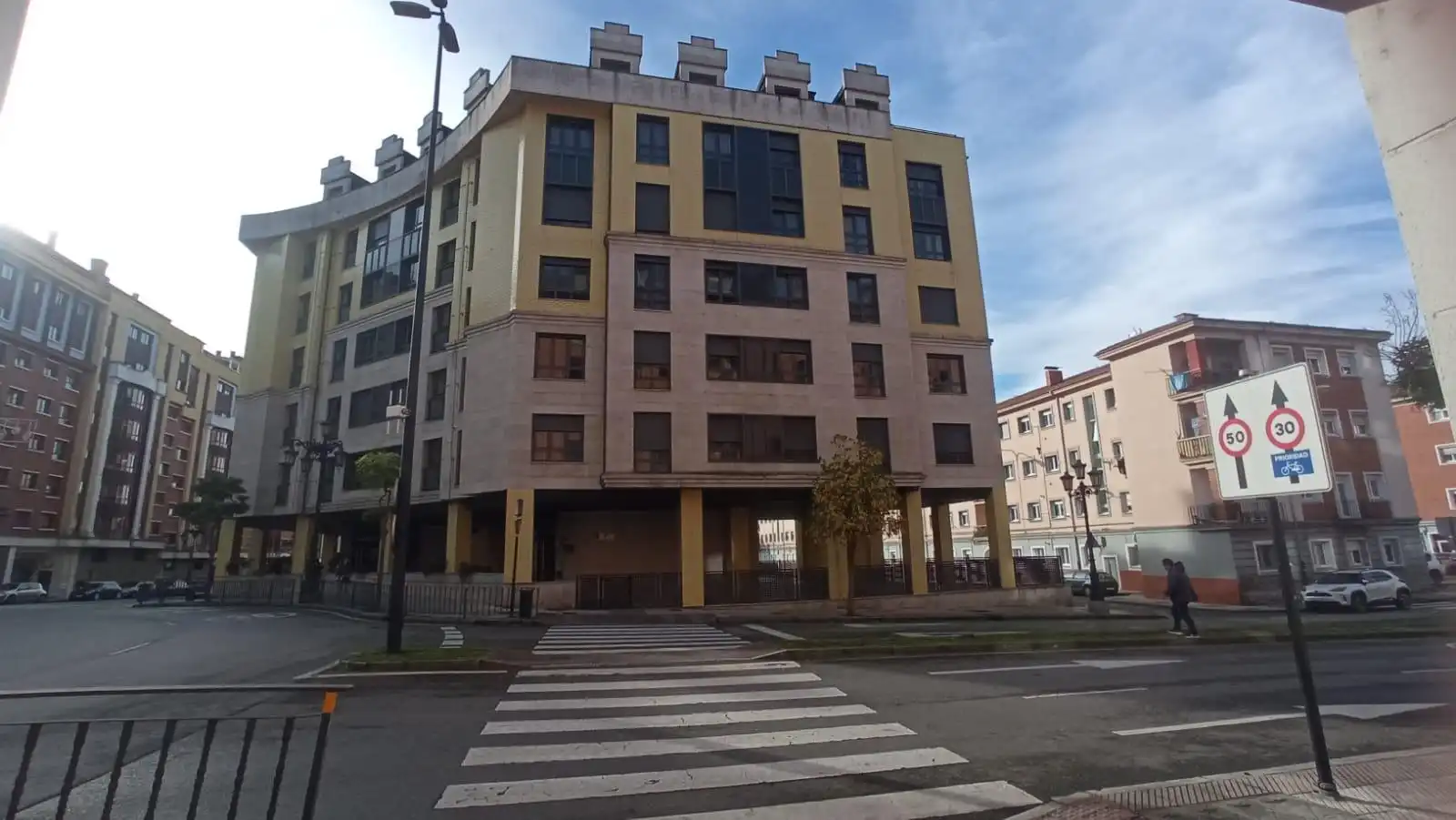 Vista exterior de Ático de alquiler en Oviedo  con Calefacción, Terraza y Trastero