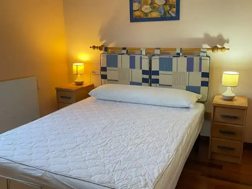 Habitación de Piso de alquiler en Oleiros con Parquet, Trastero y Amueblado