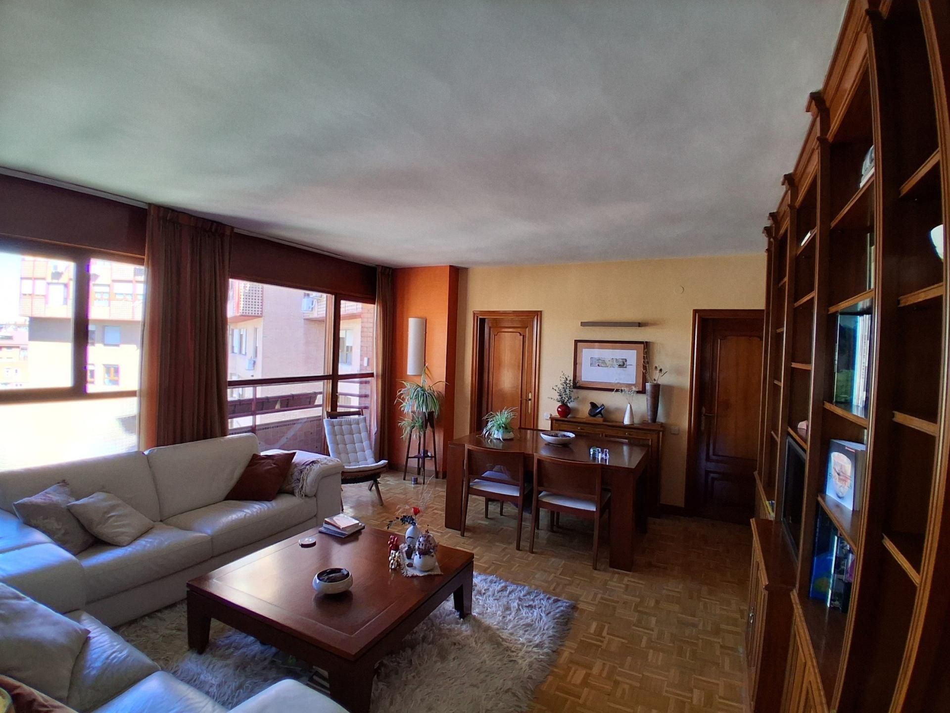 Sala d'estar de Pis en venda en  Madrid Capital amb Calefacció