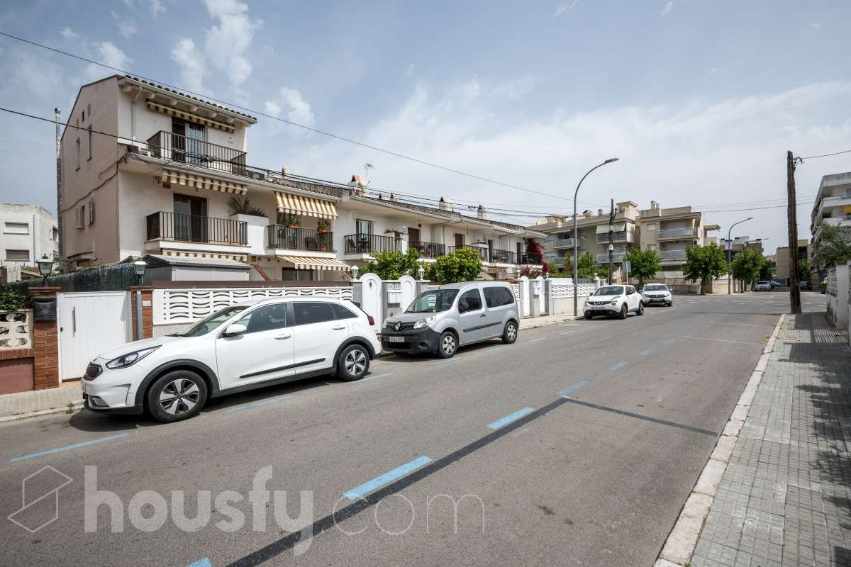 Exterior view of Single-family semi-detached for sale in Cubelles  with Air Conditioner, Heating and Private garden