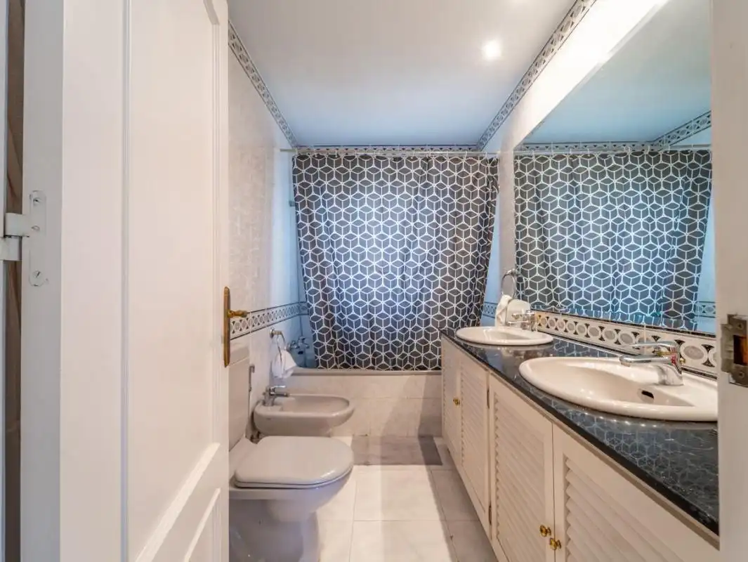 Bathroom of Flat for sale in Marbella  with Air Conditioner, Heating and Private garden