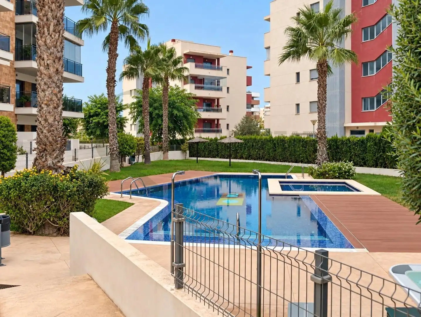 Swimming pool of Flat for sale in Los Arenales del Sol