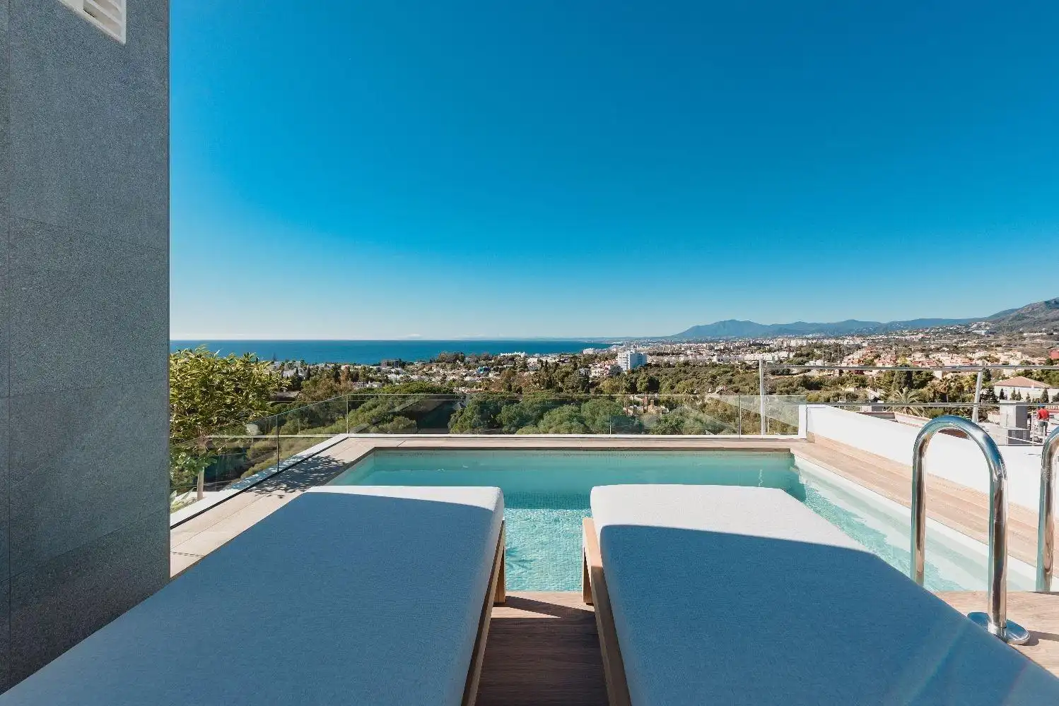 Piscina de Casa adosada en venta en Marbella con Calefacción, Jardín privado y Terraza