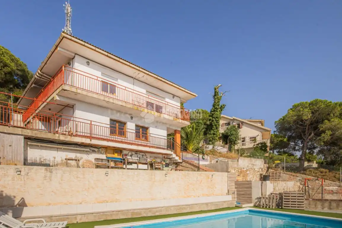 Vista exterior de Casa o xalet en venda en Vilanova del Vallès amb Calefacció, Jardí privat i Terrassa