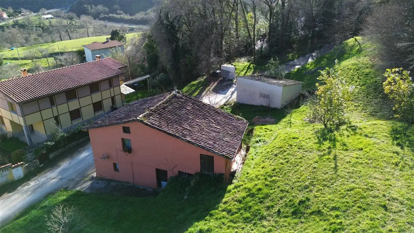 Vista exterior de Casa o xalet en venda en Val de San Vicente  amb Jardí privat i Moblat