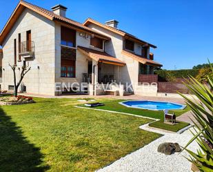 Exterior view of Single-family semi-detached for sale in Cambados  with Air Conditioner, Heating and Private garden