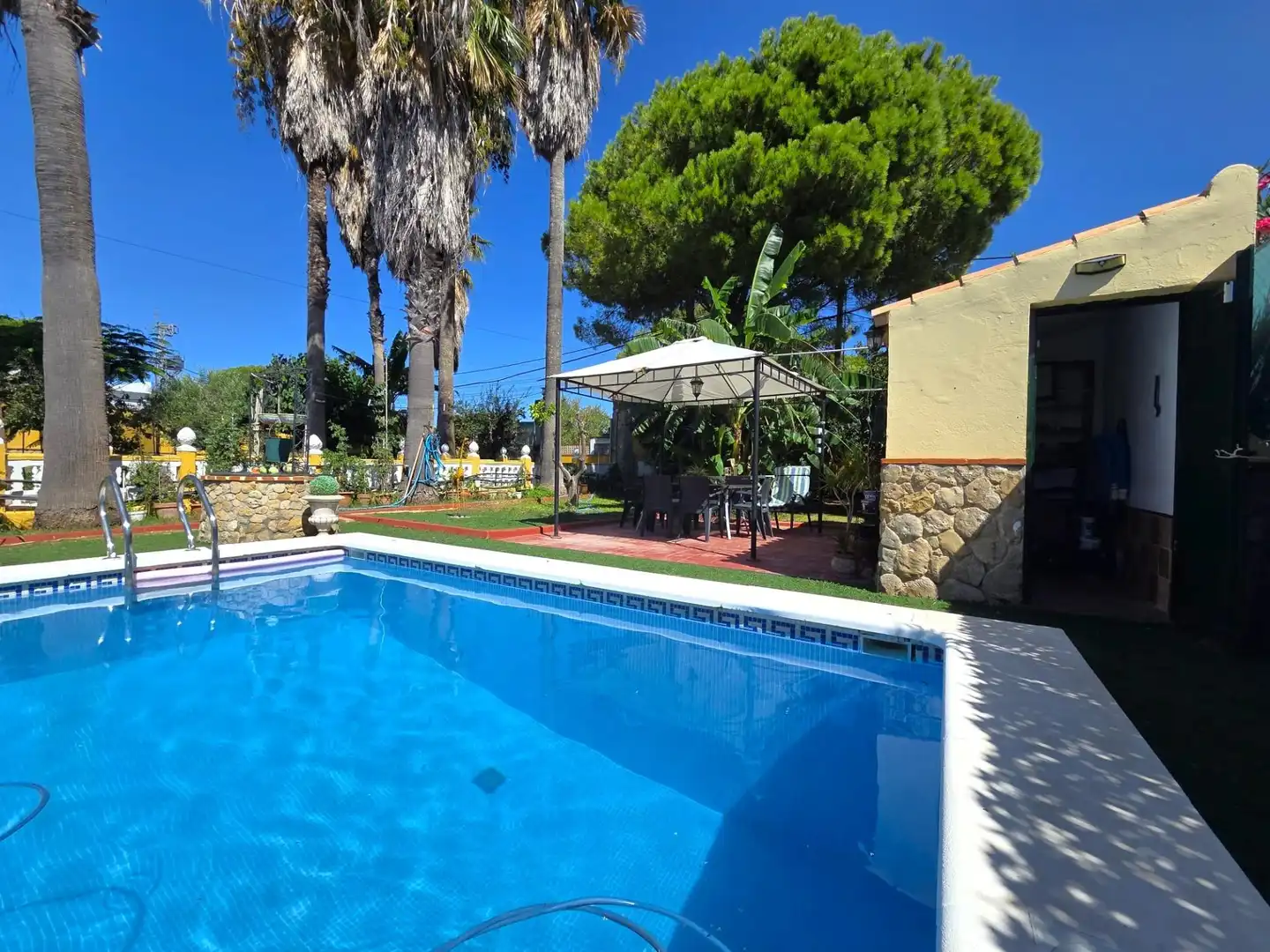 Schwimmbecken von Haus oder Chalet zum Verkauf in Chiclana de la Frontera mit Privatgarten, Abstellraum und Schwimmbad