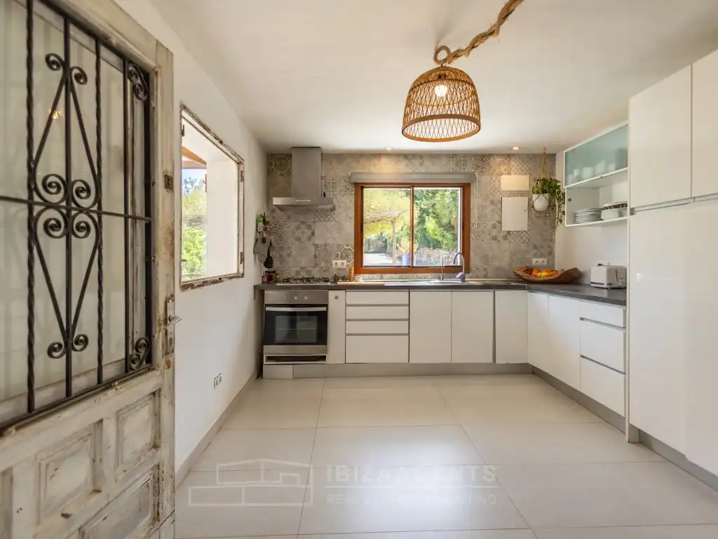 Kitchen of Houses for sale in Santa Eulària des Riu  with Air Conditioner, Terrace and TV