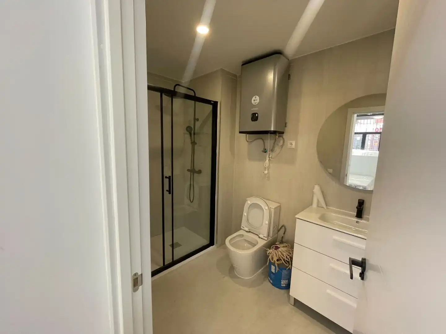 Apartamento en venta en C. de Monseñor Oscar Romero, Madrid, España, Vista Alegre
