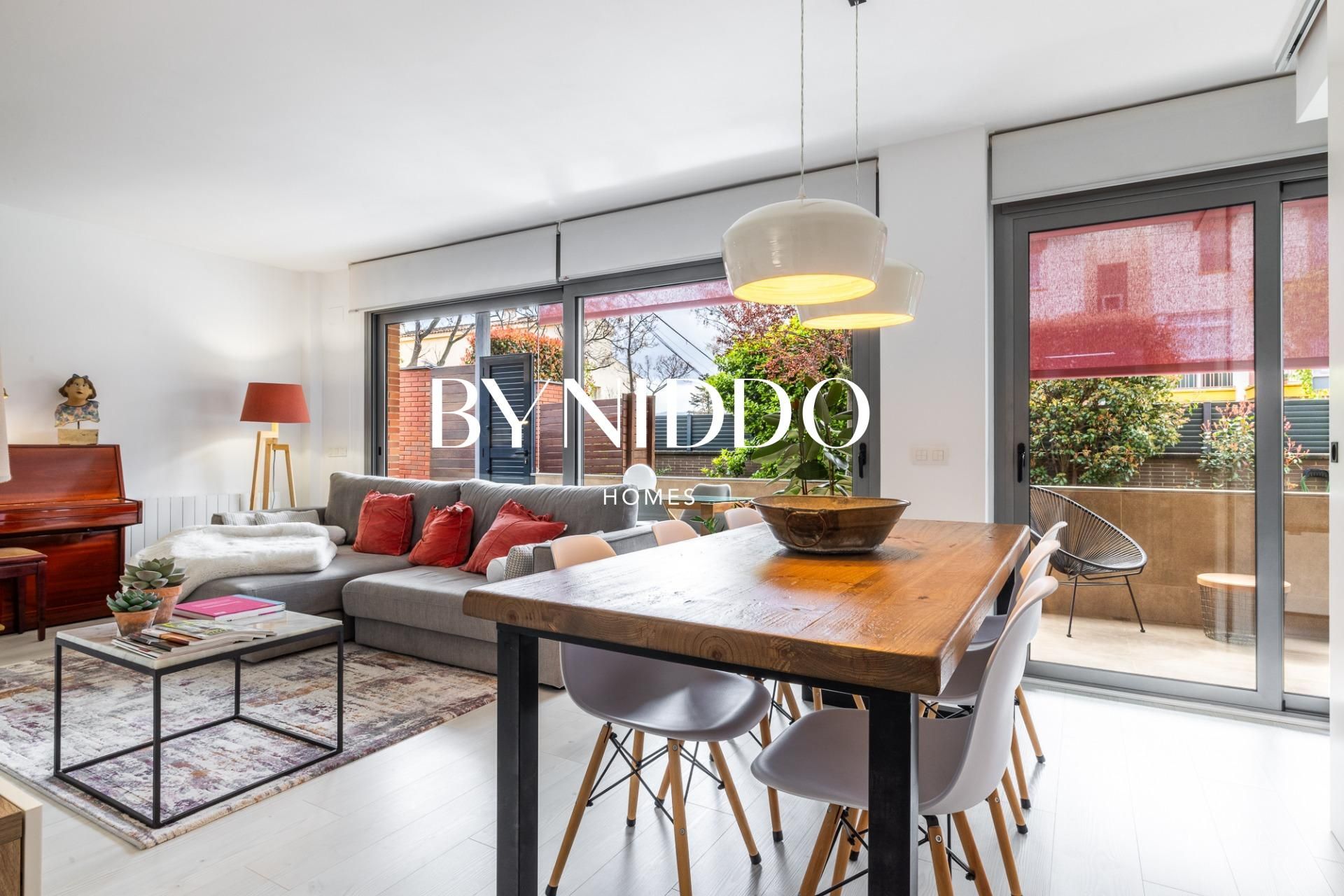 Living room of Planta baja for sale in Sant Cugat del Vallès  with Air Conditioner, Heating and Private garden