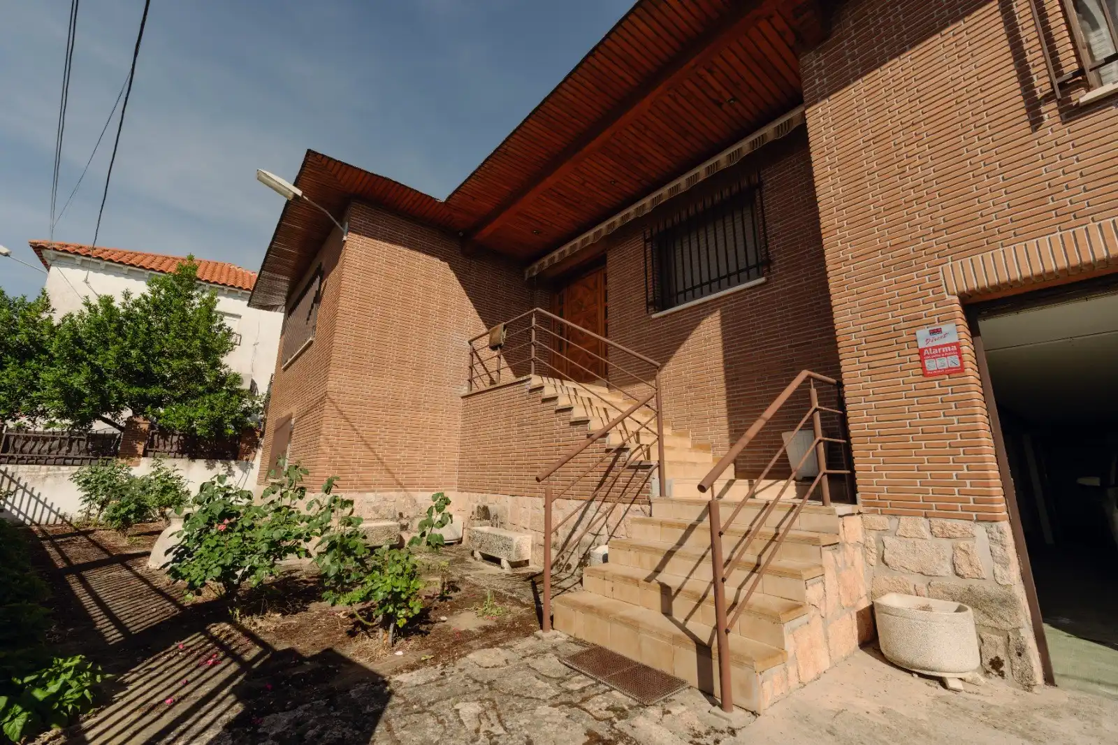 Exterior view of Houses for sale in Recas  with Air Conditioner, Heating and Private garden